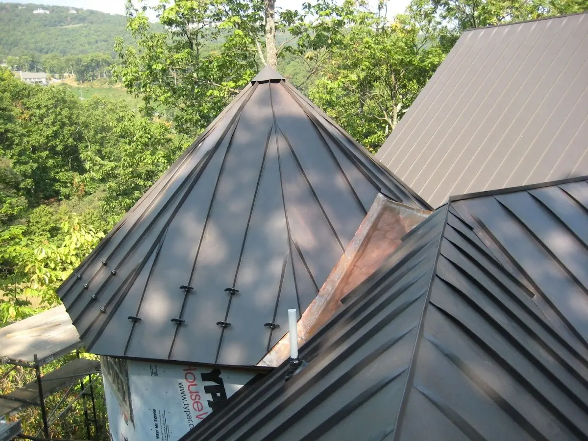 Professional Gutter Cleaning by Craftsman Roofing in Mountain City